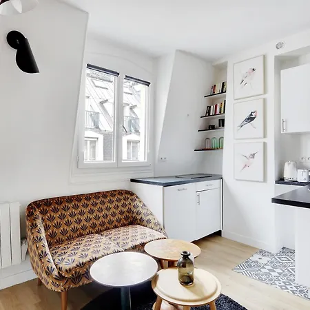 Apartment Pick A Flat's Apartements In Louvre-rivoli - Rue Du Roule Paris