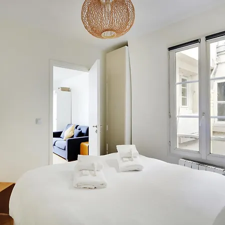 Pick A Flat's Apartements In Louvre-rivoli - Rue Du Roule Apartment