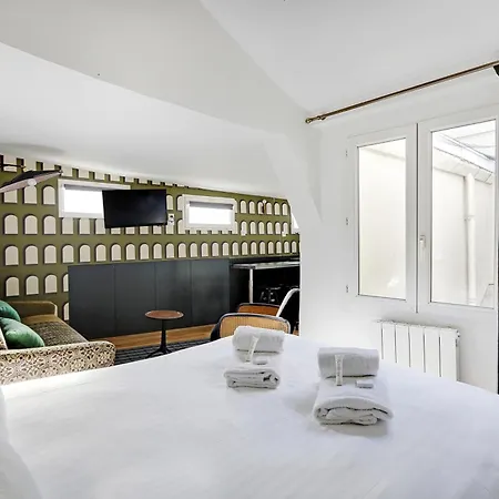 Apartment Pick A Flat's Apartements In Louvre-rivoli - Rue Du Roule Paris